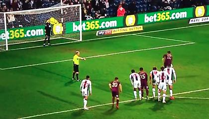 Α-Π-Ι-Θ-Α-Ν-Η γκάφα σε εκτέλεση πέναλτι παίκτη της Σουόνσι! (video)