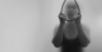 Λαμία: Μητέρα έβαλε τα τρία της παιδιά για ύπνο και στη συνέχεια κρεμάστηκε