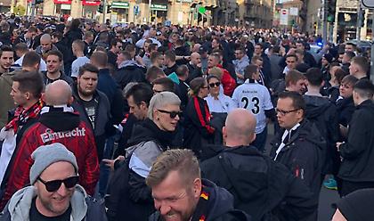 Χαμός στους δρόμους του Μιλάνου από 15 χιλιάδες οπαδούς της Άιντραχτ (videos)