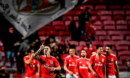 Πέταξαν στους «8» οι «αετοί» της Μπενφίκα