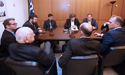 Μικροένταση Αγγελόπουλων με τον εκπρόσωπο της ΕΟΚ για την απουσία του Βασιλακόπουλου