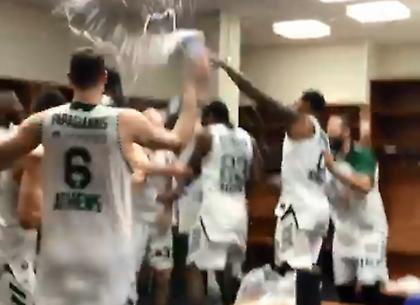 Πάρτι και μπουγέλα στα αποδυτήρια του Παναθηναϊκού (video)