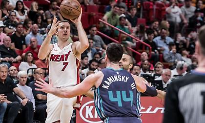 «Καθάρισαν» τους Χόρνετς και αγκαλιάζουν την 8η θέση οι Χιτ