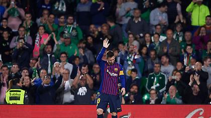 Όταν το αντίπαλο κοινό αποθεώνει τον Μέσι (video)