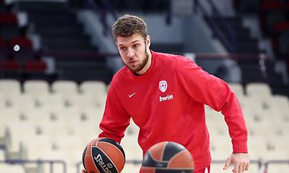 Βεζένκοφ: «Είναι απόφαση της διοίκησης και τη στηρίζουμε»