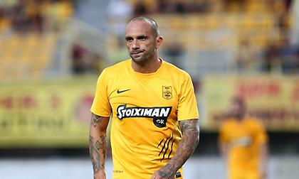 Σιγά το γκολ του Μέσι: Ο… Ραούλ Μπράβο το έχει κάνει καλύτερα (video)