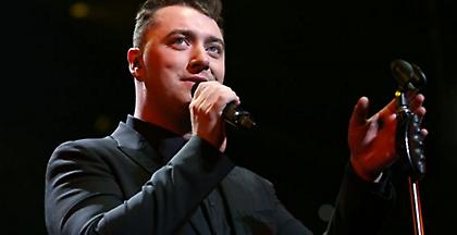 Ο τραγουδιστής Σαμ Σμιθ αποκαλύπτει πως έχει σκεφτεί να αλλάξει φύλο (vid)