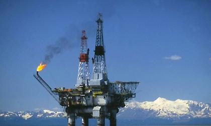 «Φλερτάρει» με τα 60 δολάρια το πετρέλαιο