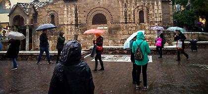 Νέα πτώση της θερμοκρασίας σήμερα - Πού θα βρέξει