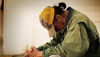 Έδωσαν σε άστεγο κάρτα για να σηκώσει όσα χρήματα ήθελε κι εκείνος επέστρεψε με την απόδειξη