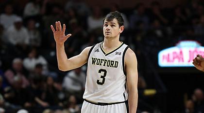 Ο Μαγκί έσπασε το ρεκόρ τριπόντων στο NCAA