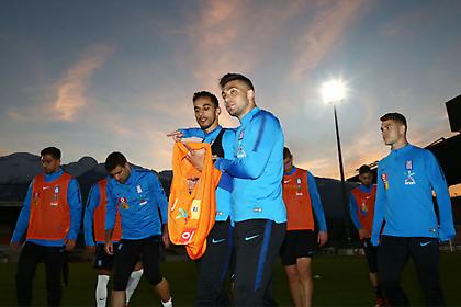 Δυσκολεύεται, αλλά τα καταφέρνει η Εθνική με τους «μικρούς» (video)