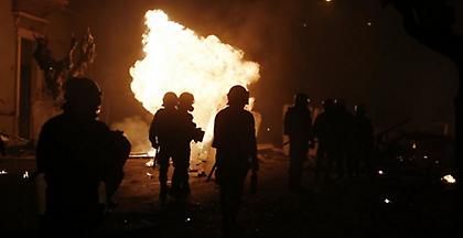 Επεισόδια με μολότοφ στο κέντρο της Αθήνας - Τραυματίστηκε αστυνομικός