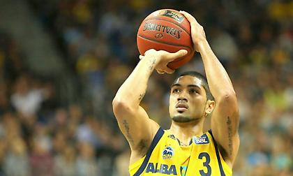 Το buzzer beater τρίποντο του Σίβα στην κορυφή του Top 5 (video)