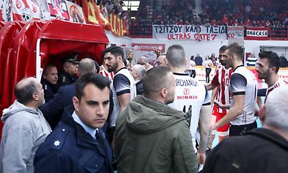 Για ρίψη μπουκαλιών και τυροπιτών γράφει το φύλλο αγώνα του ντέρμπι