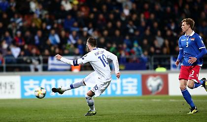 Σαραντάρα μπαλιά του Κουρμπέλη, σούπερ τελείωμα του Φορτούνη και 1-0 η Ελλάδα (video)