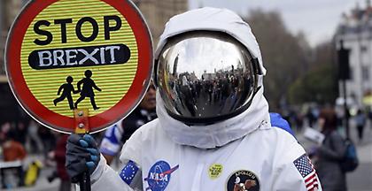 Times: Σχέδιο εξώθησης της Μέι σε παραίτηση μεθοδεύουν έντεκα υπουργοί της