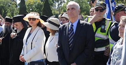 Αποδοκιμασίες με μπουκάλια σε Βαρεμένο μετά την παρέλαση στη Μελβούρνη (vid)