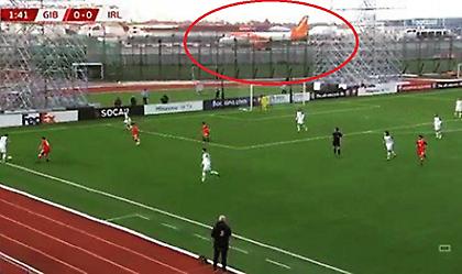 Γιβραλτάρ-Ιρλανδία και στο βάθος… απογείωση αεροσκάφους (video)