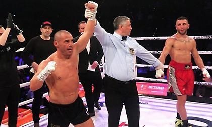 Ανεπανάληπτος ο Ζαμπίδης – Νίκησε και με τραυματισμένο το ένα χέρι!