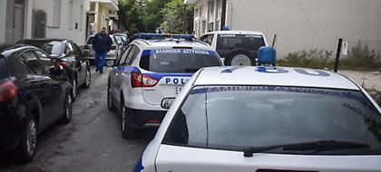 Θεσσαλονίκη: Κινηματογραφική καταδίωξη διακινητών-Το αυτοκίνητο καρφώθηκε σε τοίχο, δυο τραυματίες