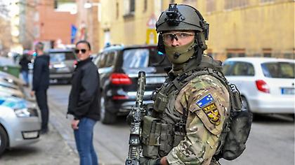 Ερωτηματικά μετά τη σύλληψη του τζιχαντιστή εκτελεστή που είχε περάσει ως «πρόσφυγας» από Ελλάδα