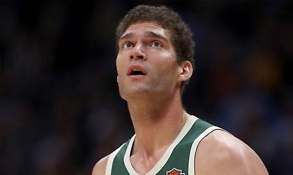 Μπρουκ Λόπεζ: Ρεκόρ τριπόντων από σέντερ σε μία χρονιά