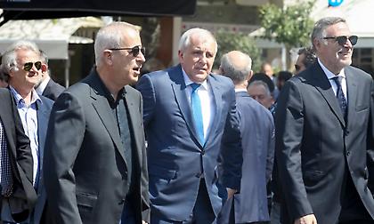 Στην κηδεία του Θανάση και ο Ομπράντοβιτς (pics)