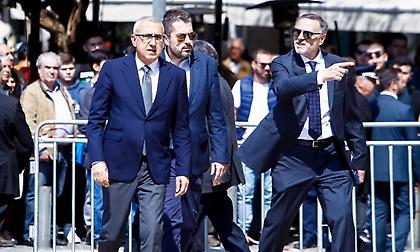 Σταυρόπουλος και Μπαφές από την ΚΑΕ Ολυμπιακός στο «αντίο» του Θανάση (pic)