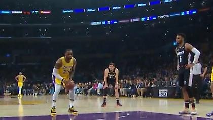 Κι όμως, ο ΛεΜπρόν έκανε airball σε βολή! (vid)