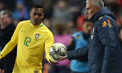 Φιρμίνο και Ζεζούς «καθάρισαν» στην Πράγα (video)