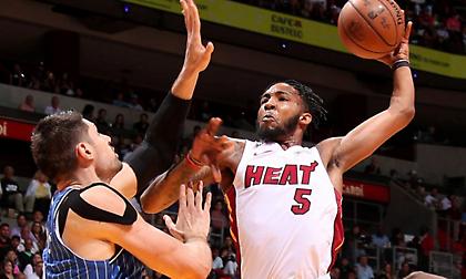 ΝΒΑ TOP 10: Ο Τζοουνς το κάρφωμα της ημέρας (video)