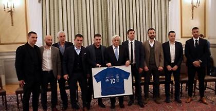 Ο Παυλόπουλος υποδέχθηκε τους πρωταθλητές Ευρώπης του 2004 (pics)