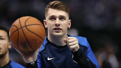 Ο Ντόντσιτς παίζει πέτρα-ψαλίδι-χαρτί με φίλαθλο (video)