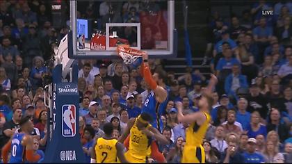 Φοβερός Άνταμς, κάρφωσε μπροστά στον Μάιλς Τέρνερ (video)