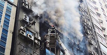 Μπανγκλαντές: 4 νεκροί από πυρκαγιά σε πύργο – Φόβοι για εκατόμβη (video)