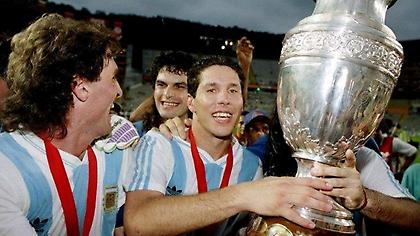 Ο Ντιέγκο Σιμεόνε έχασε το λεωφορείο και γι’ αυτό ξεπέρασε τον Μαραντόνα