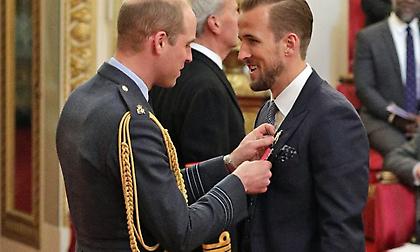 Βασιλική τιμή για τον Χάρι Κέιν (video)