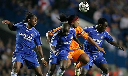 Μακελελέ σε Ροναλντίνιο: «Αν με ξαναντριπλάρεις θα σε στείλω στο νοσοκομείο»