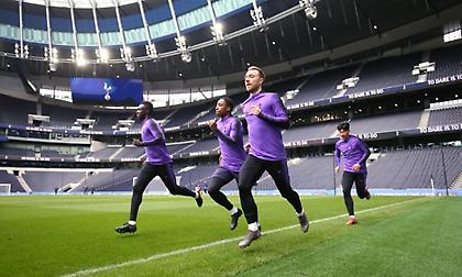 Πάτησαν στο νέο τους «σπίτι» οι παίκτες της Τότεναμ (video)