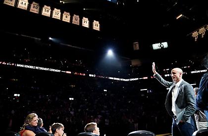 Συγκίνηση και αποθέωση: Οι Σπερς απέσυραν το «20» του Τζινόμπιλι