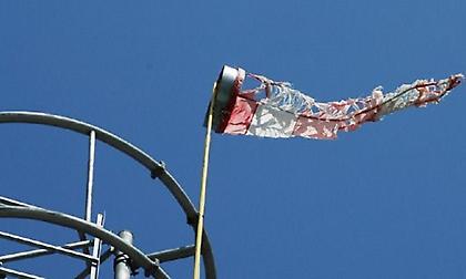 Όσα παίρνει ο άνεμος στην Κρήτη: Αεροπλάνα δεν κατάφεραν ούτε να απογειωθούν, ούτε να προσγειωθούν