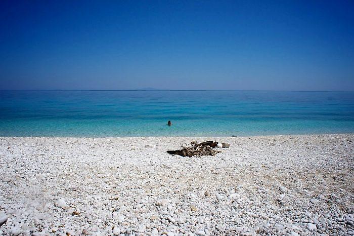 Η ωραιότερη κρυμμένη παραλία στην Ελλάδα (Pics)
