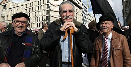 «Ναι» Τσίπρα για συντάξεις χηρείας, ίσως το δώρο Πάσχα, όχι στα αναδρομικά