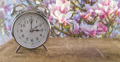 Μία ώρα αργότερα θα πάνε τα ρολόγια τα ξημερώματα της Κυριακής