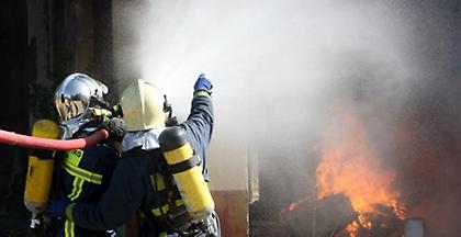 Φωτιά σε αποθηκευτικό χώρο ξυλείας στο Κορωπί