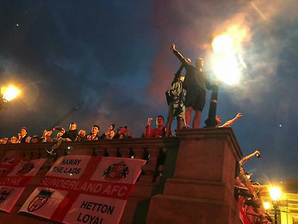 Απόβαση οπαδών της Σάντερλαντ στην Trafalgar Square! (pics & vids)