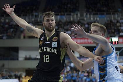 «Κολλάει» στη βίζα η μεταγραφή Μοτιεγιούνας στους Σπερς