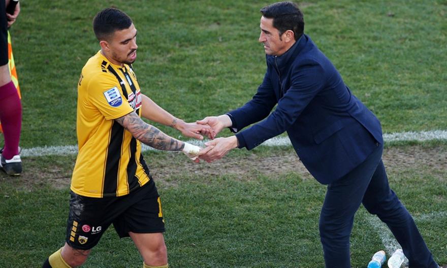 Ενδεκάδα με εκπλήξεις από τον Χιμένεθ