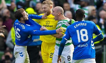 Αρπάχτηκαν οι παίκτες στο φινάλε του «Old Firm» (video)